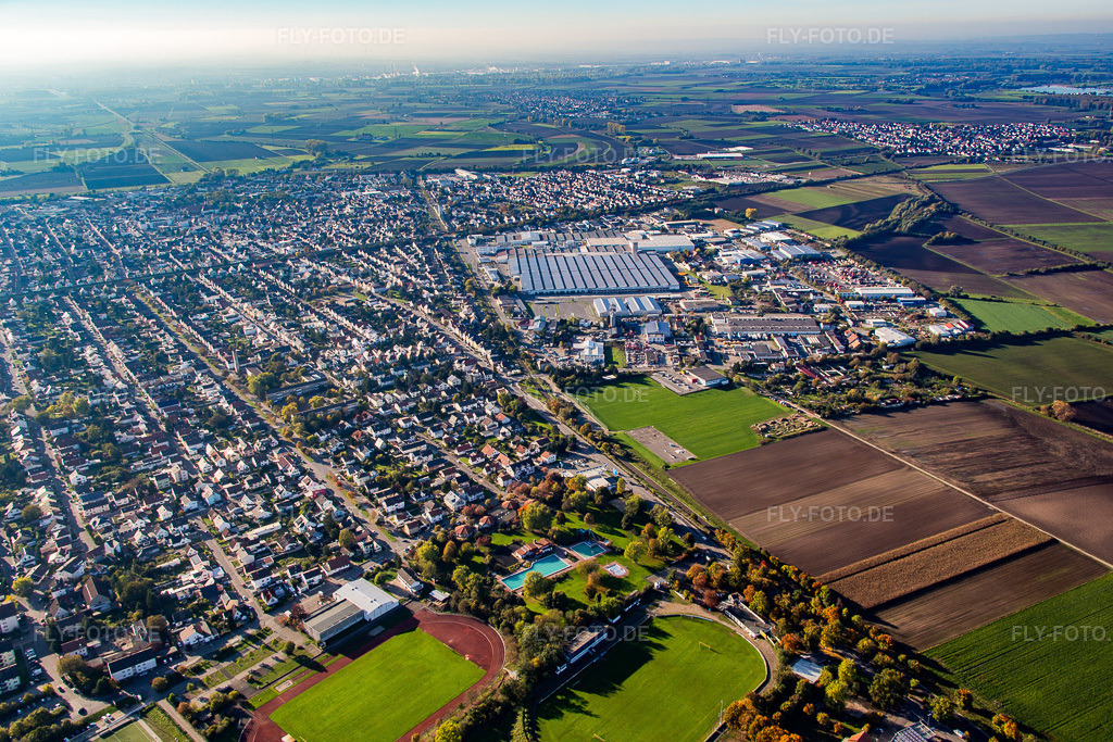 Luftbild: Nibelungenstr in Bürstadt im Bundesland Hessen in Deutschland. Foto: IMG_074965.jpg vom 18.10.2014 durch Werner Riehm/FLY-FOTO.de