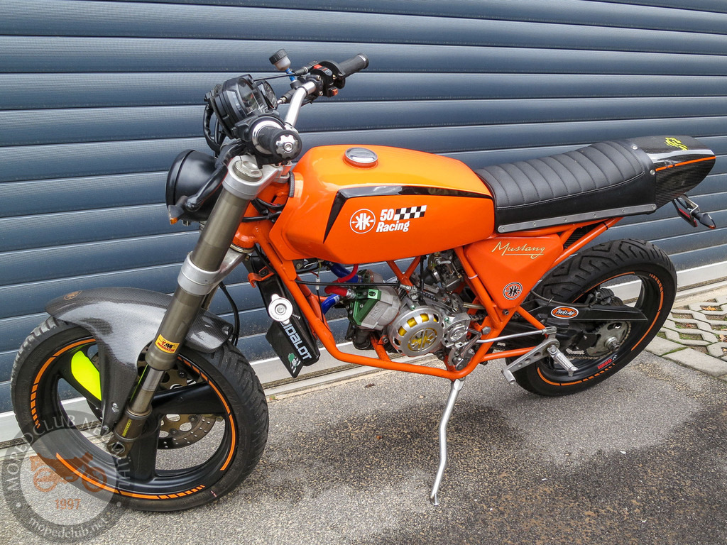 MopedmuseumNeumühl_151023_003 | Bildergalerie von Sport-Ereignissen aber auch von weiteren spannenden Dingen - nicht nur vom Niederrhein. In Anlehnung an den bekannten Spruch von Hanns Dieter Hüsch heißt das Motto: "Niederrhein ist überall".  - Realisiert mit Pictrs.com