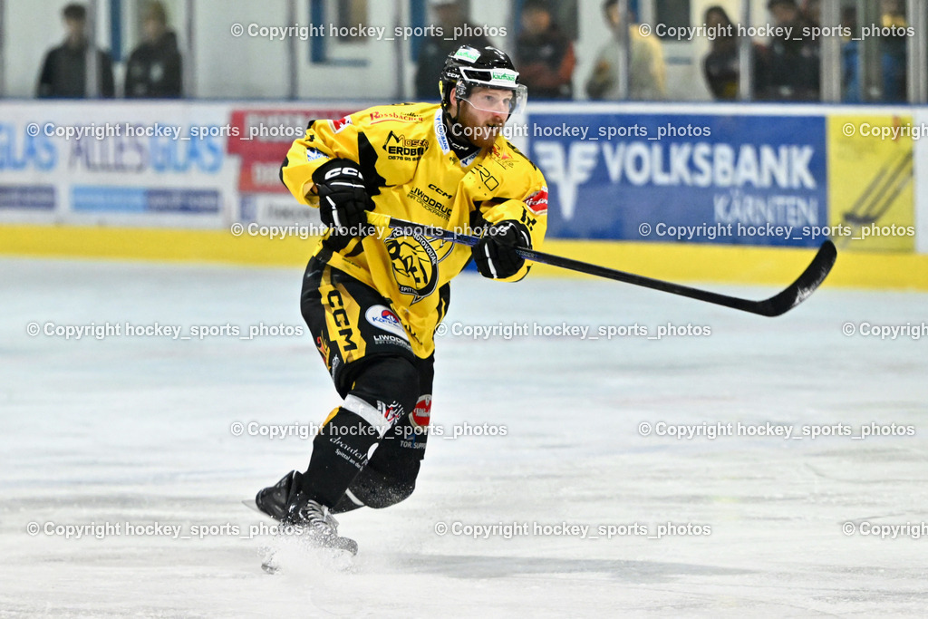 ESC SPARKASSE STEINDORF vs. MET PHOTOVOLTAIK HORNETS SPITTAL | #12 Glavic Gasper EC Hornets Spittal, ESC SPARKASSE STEINDORF vs. MET PHOTOVOLTAIK HORNETS SPITTAL, ESC SPARKASSE STEINDORF vs. MET PHOTOVOLTAIK HORNETS SPITTAL am 22.11.2025 in Steindorf (Ossiachersee Halle), Austria, (Photo by Bernd Stefan)