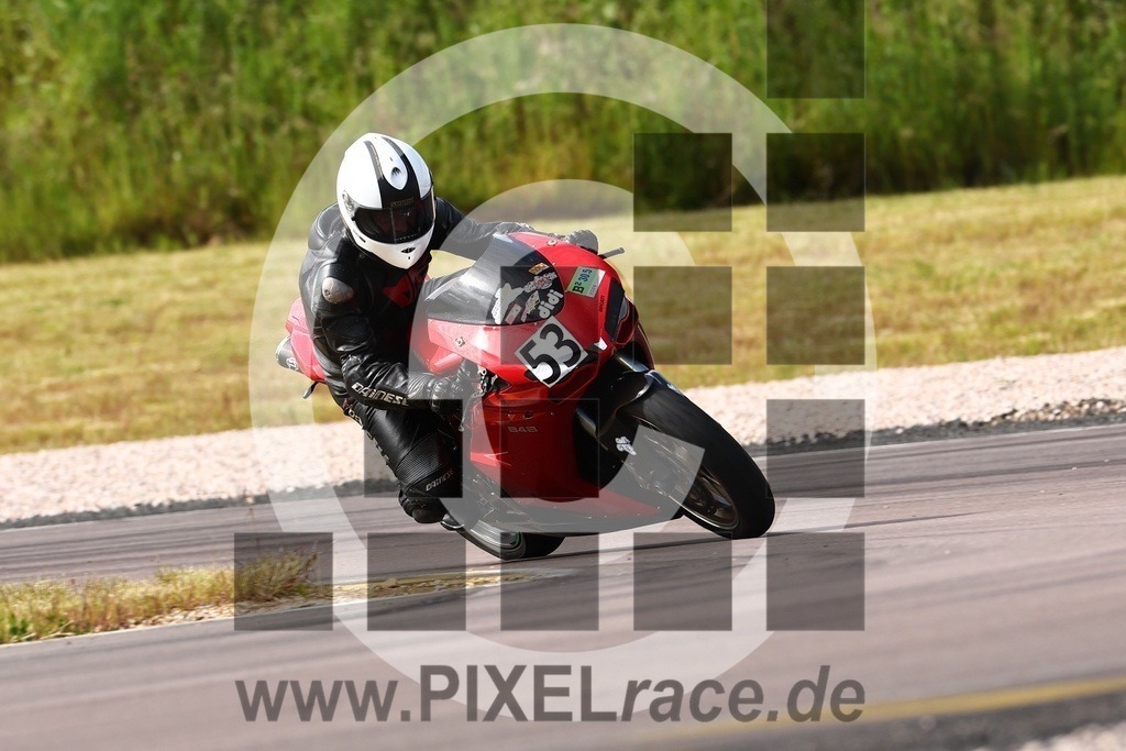 0053-20240530_00239 | Schöne Erinnerungen an spannende Momente - das festzuhalten ist unser Job. PIXELrace.de ist seit 2003 auf den Rennstrecken Europas unterwegs um die Action draußen beim Fahren und die wunderbare Stimmung imm Fahrerlager für euch einzufangen.