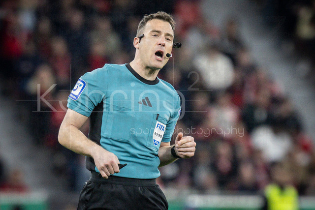 DFB Cup semifinal match Bayer 04 Leverkusen vs. FC Bayern Munich, 22.04.2026 | LEVERKUSEN, GERMANY - APRIL 22, 2026: Referee Felix Zwayer (Berlin) during the German DFB Cup semifinal match between Bayer 04 Leverkusen vs. FC Bayern Munich at BayArena on April 22, 2026 in Leverkusen, Germany. DFL REGULATIONS PROHIBIT ANY USE OF PHOTOGRAPHS AS IMAGE SEQUENCES AND/OR QUASI-VIDEO.