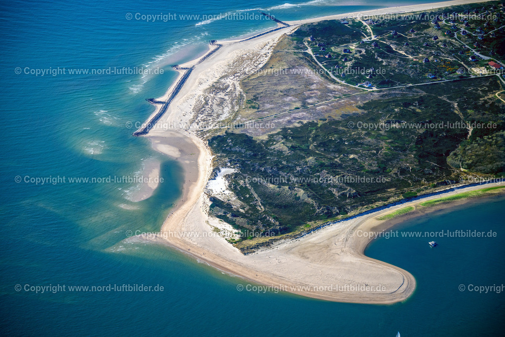 Sylt_Hörnum_Odde_ELS_9682300423 | HöRNUM (SYLT) 30.04.2023 Sand- Dünen- Landschaft an der Südspitze "Hörnumer Odde" des Nordseeinsel in Hörnum auf Sylt im Bundesland Schleswig-Holstein, Deutschland. // Sand dune landscape at the southern tip "Hoernumer Odde" of the North Sea island in Hoernum on Sylt in the state Schleswig-Holstein, Germany. Foto: Martin Elsen