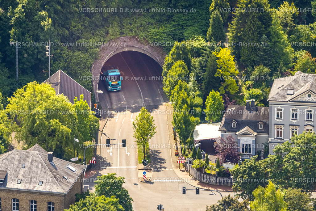 Velbert250600804Langenberg-2 | Luftbild, Tunnel Velbert-Langenberg an der Dr.-Hans-Karl-Glinz-Straße Ecke Hauptstraße, Langenberg, Velbert, Ruhrgebiet, Nordrhein-Westfalen, Deutschland