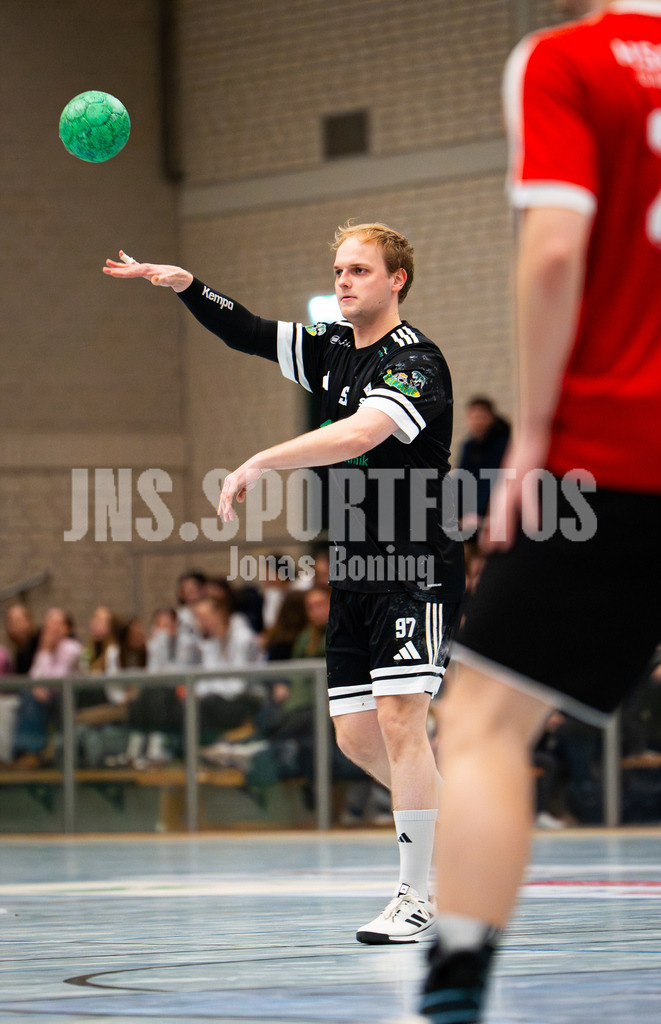 Handball I Herren I Saison 2025-2026 I Verbandsliga West I 13. Runde I SFN Vechta - HSG Varel II I 7685 | Bernd Pundt (97, SFN Vechta) - Realisiert mit Pictrs.com