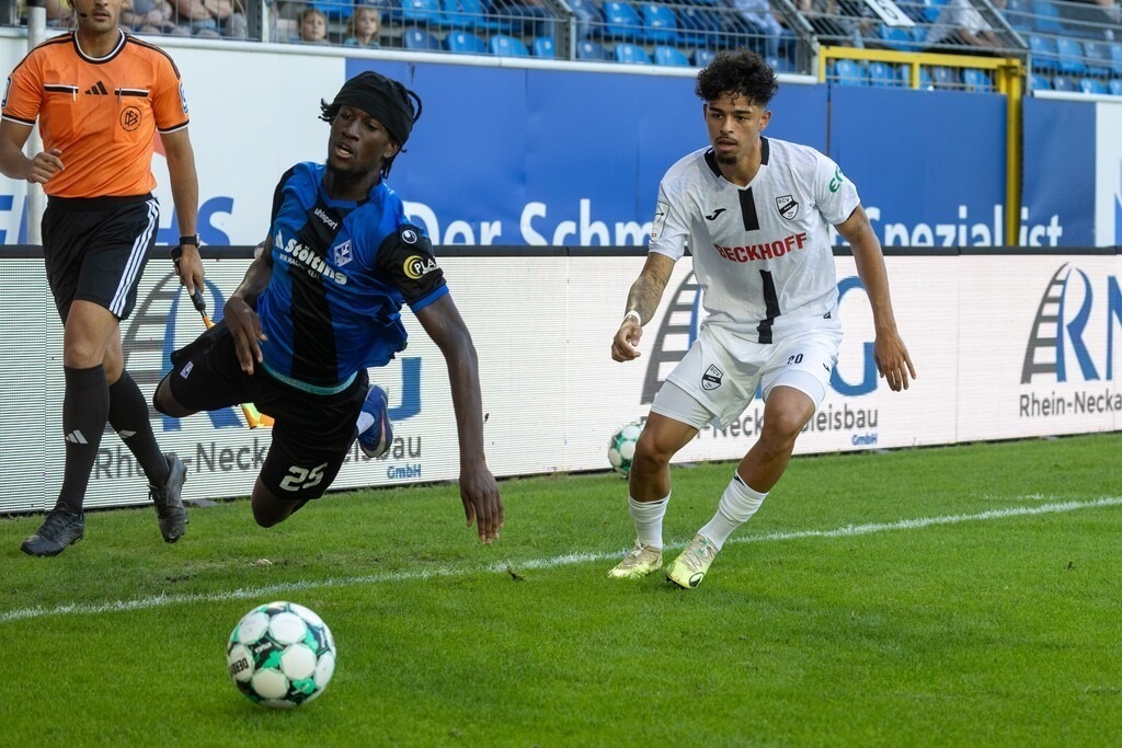 Fußball 3. Liga, Saison 2026/27, 4. Spieltag: Waldhof Mannheim gegen SC Verl | Fußball 3. Liga, Saison 2026/27, 4. Spieltag: Waldhof Mannheim gegen SC Verl***Jid Okeke (25, Mannheim) wird von Andre Leipold (20. Verl) gefoult - Realisiert mit Pictrs.com