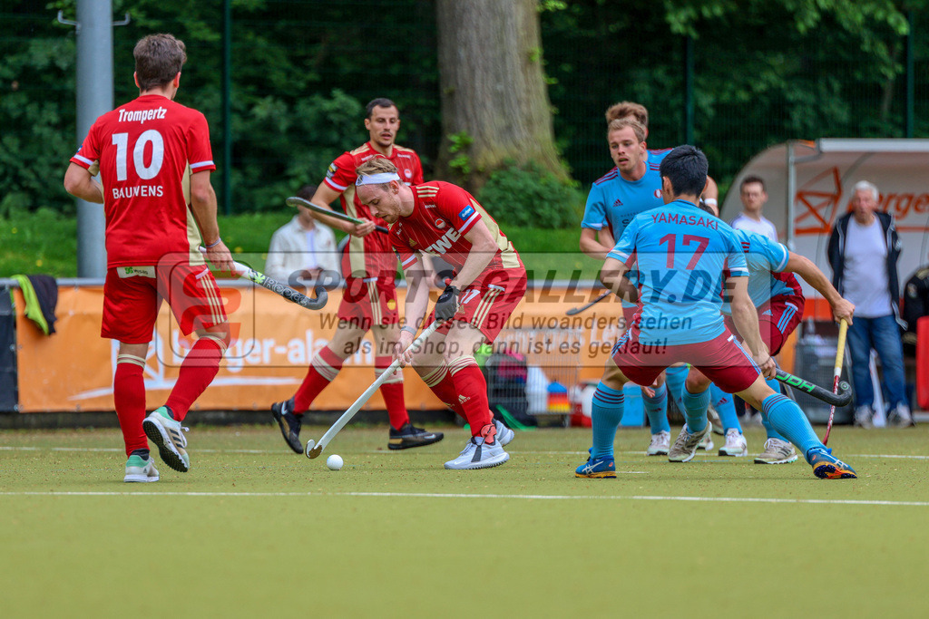 MJ_2023-05-07 - M - RWK - UHC-11 | Christopher Rühr (Rot-Weiss Köln #17) &amp; Koji Yamasaki (UHC Hamburg #17), Rot-Weiss Köln - UHC Hamburg am 7.5.2023 im KTHC Hockeypark, Köln