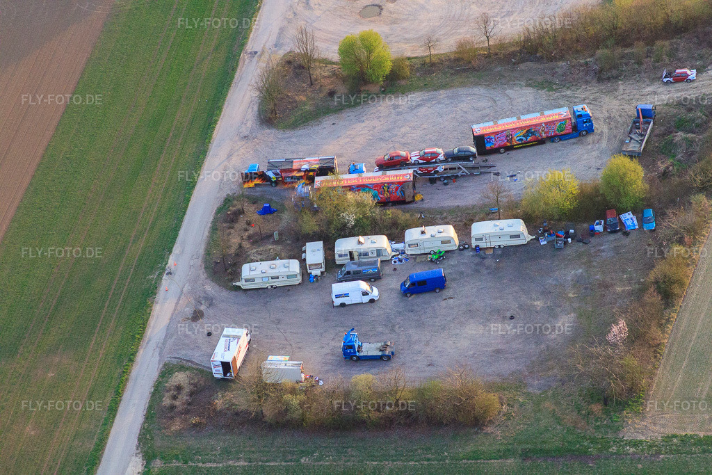 Luftbild: Parkplatz an der Offenbacher Straße in Herxheim bei Landau im Bundesland Rheinland-Pfalz in Deutschland. Foto: IMG_38933.jpg vom 25.03.2011 durch Werner Riehm/FLY-FOTO.de