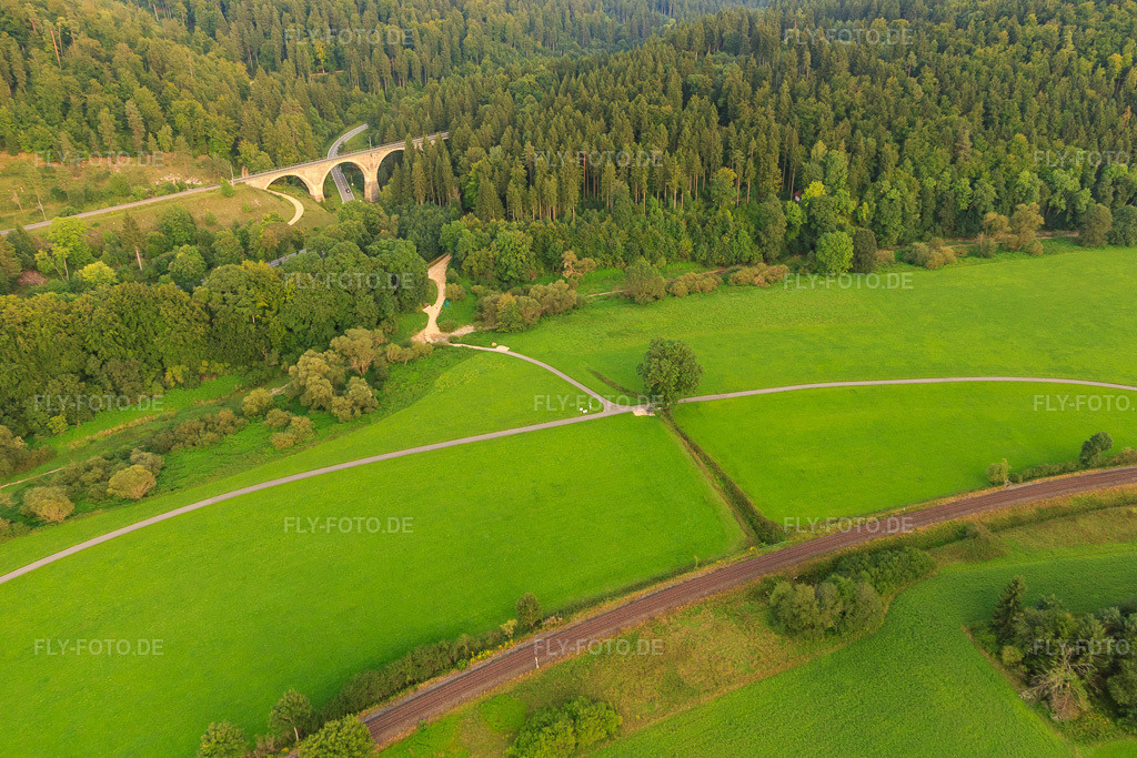 Luftbild: Einödviadukt an der Donauversinkung im Ortsteil Möhringen in Tuttlingen im Bundesland Baden-Württemberg in Deutschland. Foto: IMG_102761.jpg vom 25.08.2017 durch Werner Riehm/FLY-FOTO.de