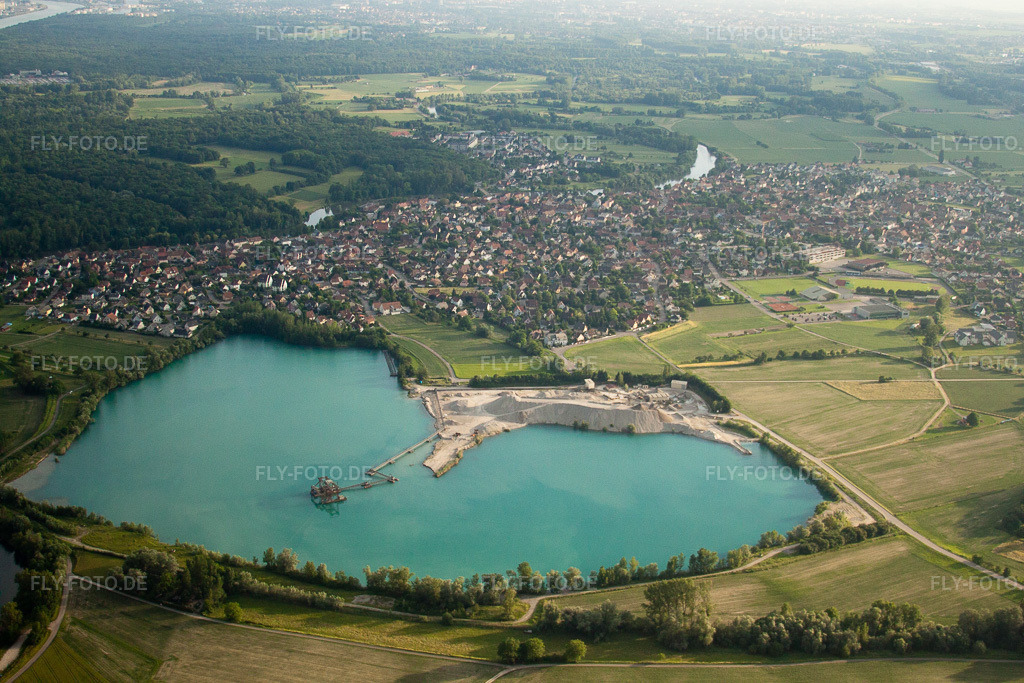 Luftbild: Gelände und Abraum- Flächen des Kies- Tagebau Gravière am Baggersee in La Wantzenau im Bundesland Bas-Rhin in Frankreich. Foto: IMG_28863.jpg vom 14.06.2010 durch Werner Riehm/FLY-FOTO.de