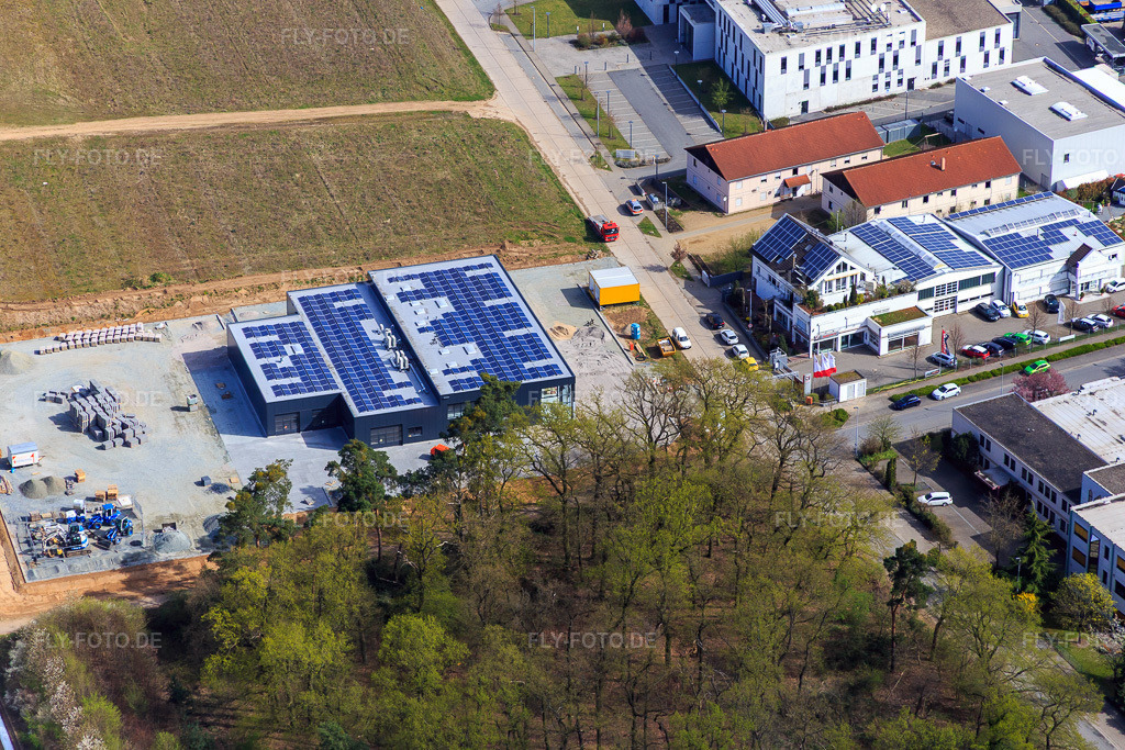 Luftbild: Autohaus Alsbach Bayram GmbH - Alsbach-Hähnlein im Ortsteil Sandwiese in Alsbach-Hähnlein im Bundesland Hessen in Deutschland. – Foto: IMG_077143.jpg vom 12.04.2015 durch Werner Riehm/FLY-FOTO.de – Auflösung des Originals: 5472 x 3648 px – Neuwagen Autohaus Alsbach Bayram GmbH
