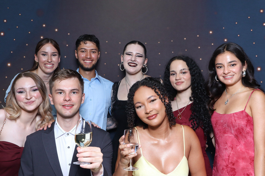 ZD260628112736-119 | Fotoshop von zweidimensional Fotografie. Ihr Fotograf im Aargau. Abzüge von Ihrem Fotobox Event bestellen.Abzüge von Ihrem Hochzeit bestellen.Abzüge von Ihrem Schulfotograf bestellen.