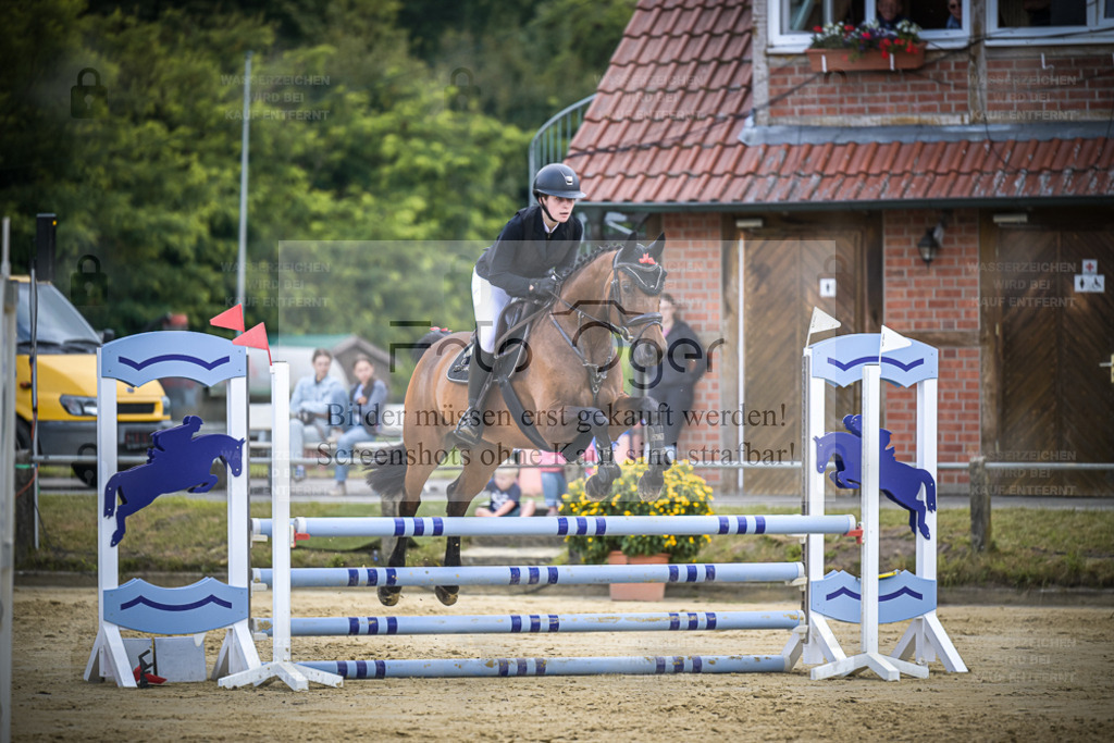 DOS_3138 | Entdecke hochwertige Reitturnierfotos von Foto Oger. Professionell, emotional und authentisch – jetzt Lieblingsmomente im Shop bestellen. - Realisiert mit Pictrs.com