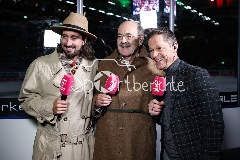 Augsburger Panther - Nürnberg ICE Tigers | v. l. Patrick EHELECHNER / Fritz von Thurn und Taxis / Sascha BANDERMANN beim DEL Retro Spiel zwischen Augsburg und Nürnberg