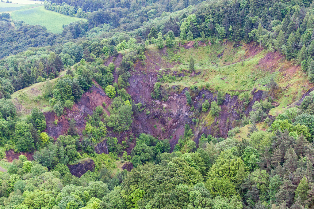 Luftbild: Alter Basaltbruch Sodenberg im Ortsteil Morlesau in Hammelburg im Bundesland Bayern in Deutschland. Foto: IMG_65993.jpg vom 30.05.2014 durch Werner Riehm/FLY-FOTO.de