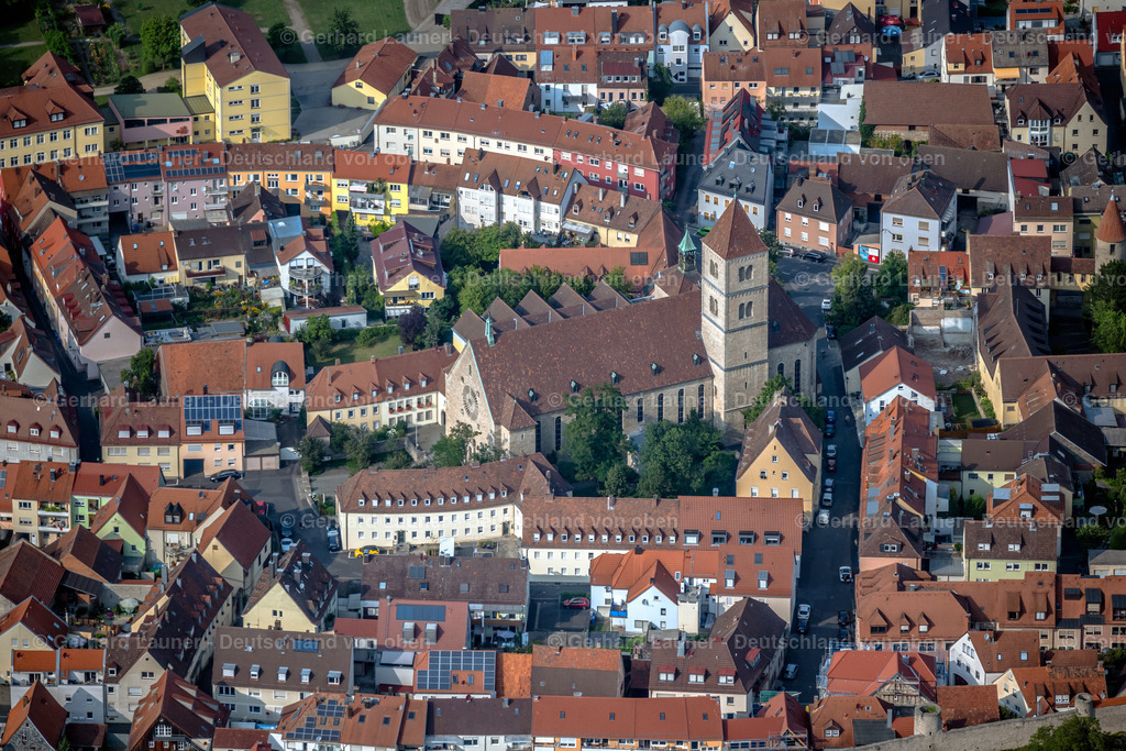 4047831 | WüRZBURG 21.08.2021 Kirchengebäude der St. Laurentius Kirche an der Fuchsgasse im Altstadt- Zentrum der Innenstadt im Ortsteil Heidingsfeld in Würzburg im Bundesland Bayern, Deutschland. Weiterführende Informationen bei: Pfarrei St. Laurentius Würzburg (Heidingsfeld). // Church building in of St. Laurentius Kirche on Fuchsgasse Old Town- center of downtown in the district Heidingsfeld in Wuerzburg in the state Bavaria, Germany. Further information at: Pfarrei St. Laurentius Wuerzburg (Heidingsfeld). Foto: Gerhard Launer