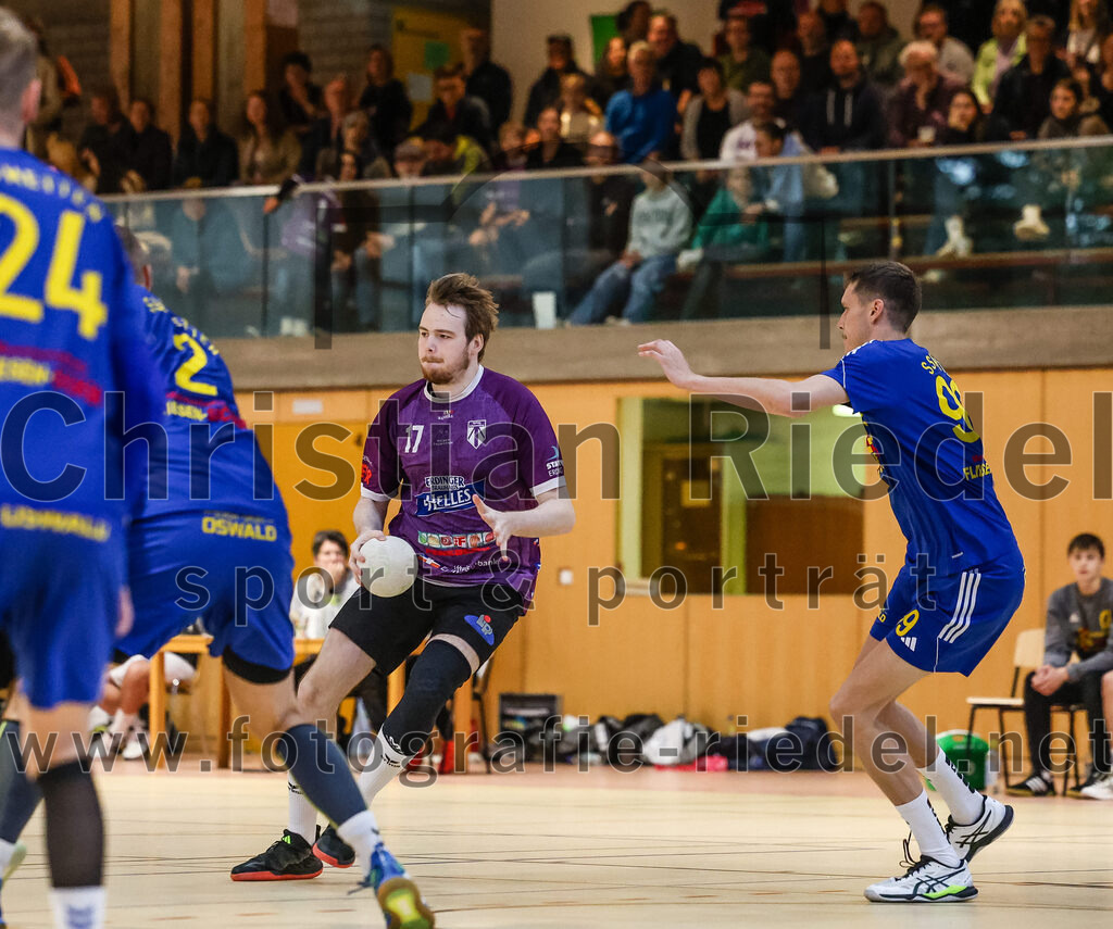 2024-10-13_009_SpVgg_Altenerding_gegen_SSG_Metten | Erding, Deutschland, 13.10.2024:Handball, Bezirksoberliga Männer 2024 / 2025, 4. Spieltag, SpVgg Altenerding gegen SSG Metten, Endergebnis: 40:22Karel Kveton (SSG Metten, #2), Niklas Fleps (SpVgg Altenerding, #17), Patrick Sigl (SSG Metten, #99)Foto: Christian Riedel / fotografie-riedel.net