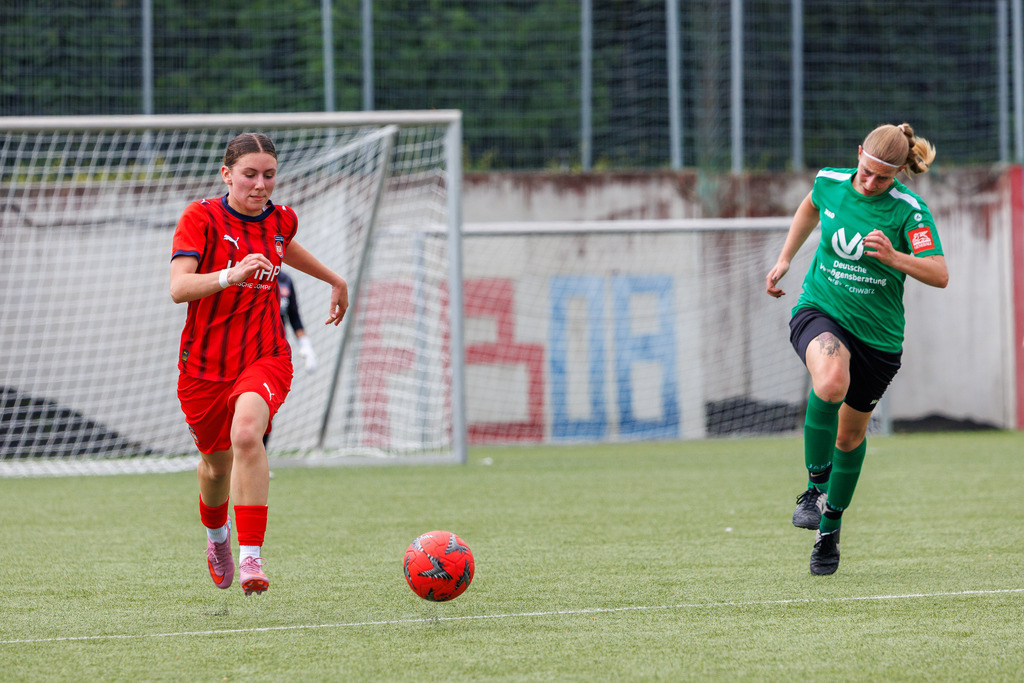 FCHTVS_260531_6895 | 1.FC Heidenheim 1846 II vs. TV Steinheim, Fußball, Frauen, Bezirksliga, 2025/2026, Meisterrunde, 5. Spieltag, 31.05.2026 in Heidenheim, Kunstrasen b. Voith-Arena West(Foto: Michael Bulling) - Realisiert mit Pictrs.com
