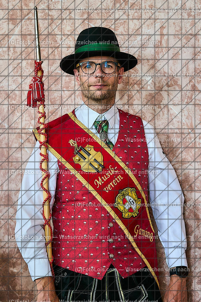 ALP0231_XXXIX_Chopin-Festival_Eroeffnung_Stabfuehrer | (C)FotoLois.com, Alois Spandl, XXXIX. internationales CHOPIN-Festival in der Kartause Gaming, Eröffnung des Festivals mit Einmarsch der Goldhaubengruppe Lackenhof mit der Musikkapelle Gaming sowie den Ehrengästen und Eröffnungsansprachen in der Barockbibliothek, Fr 4. August 2023.