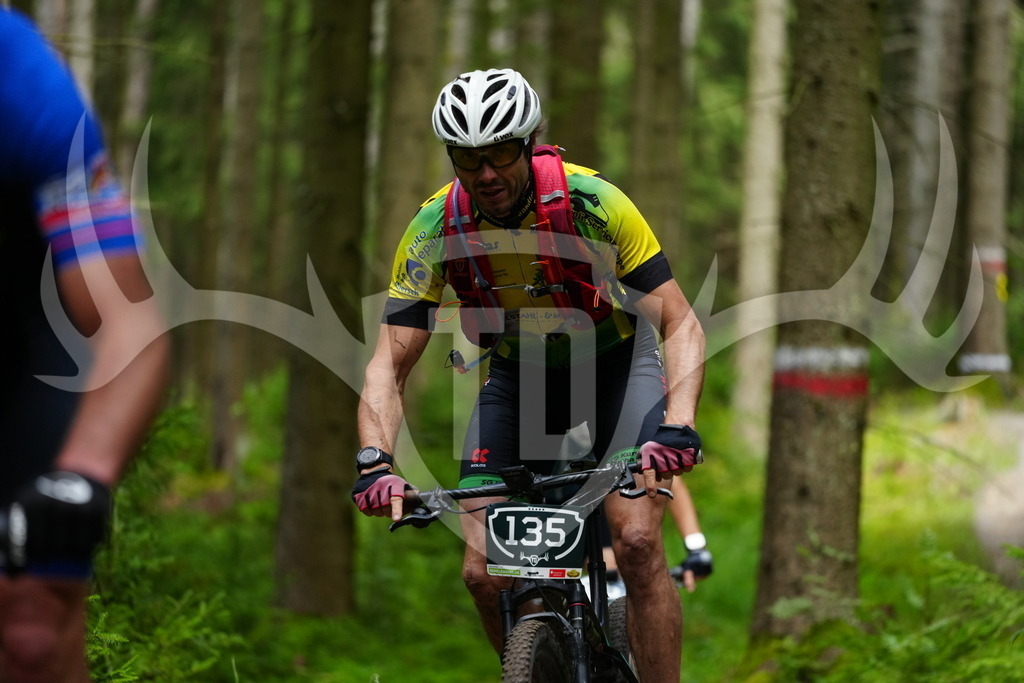 FC100151 | Fotogalerie der Treibjagd im Dunkelwald - Dein MTB Etappenrennen im Erzgebirge - Realisiert mit Pictrs.com