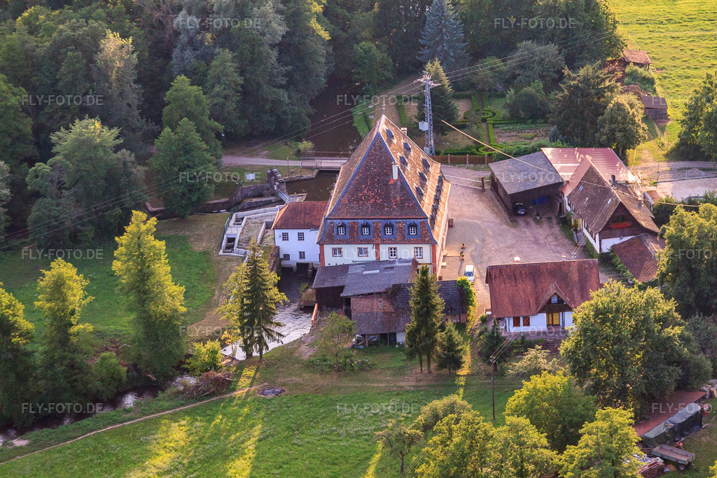 Luftbild: Getreidemühle Bienwaldmühle an der Lauter in Scheibenhardt im Bundesland Rheinland-Pfalz in Deutschland. Foto: IMG_59048.jpg vom 04.08.2013 durch Werner Riehm/FLY-FOTO.de