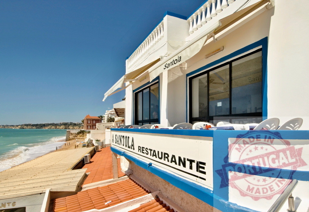 Santola Restaurante terrace overlooking Praia da Rocha beach | Santola Restaurant terrace offers scenic views of the beach and Atlantic Ocean under a clear sky - Realized with Pictrs.com