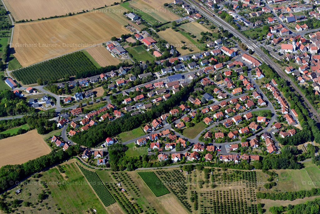 3650347 | WINTERHAUSEN 31.08.2016 Wohngebiet einer Einfamilienhaus- Siedlung  in Winterhausen im Bundesland Bayern, Deutschland // Single-family residential area of settlement  in Winterhausen in the state Bavaria, Germany Foto: Gerhard Launer