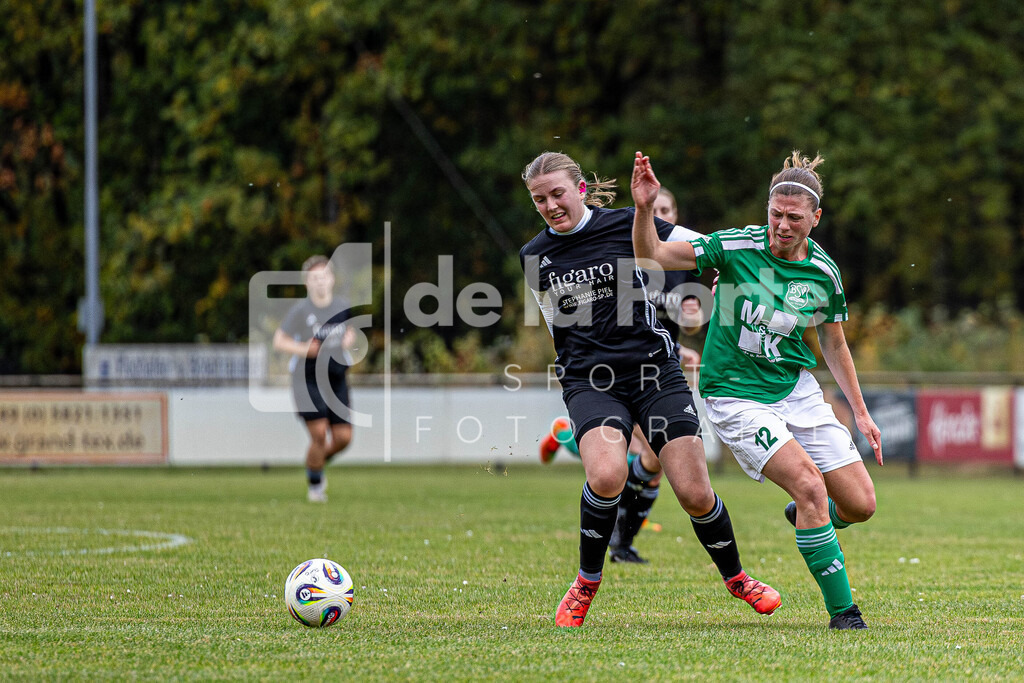 Union Bevensen Frauen - Kneip_ Aylin (r.) vs SG Dannenberg 111025 dlP | immodelaporte-sportfotos - Realisiert mit Pictrs.com