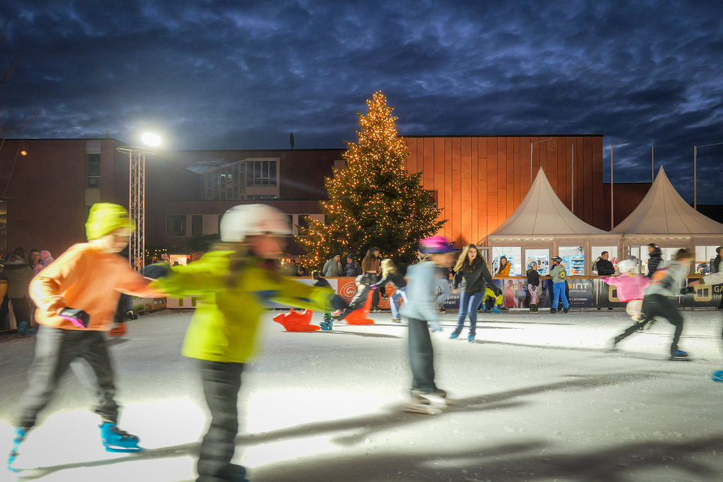 Eisbahn | Gerlingen - Eisbahn am Rathausplatz - Realisiert mit Pictrs.com