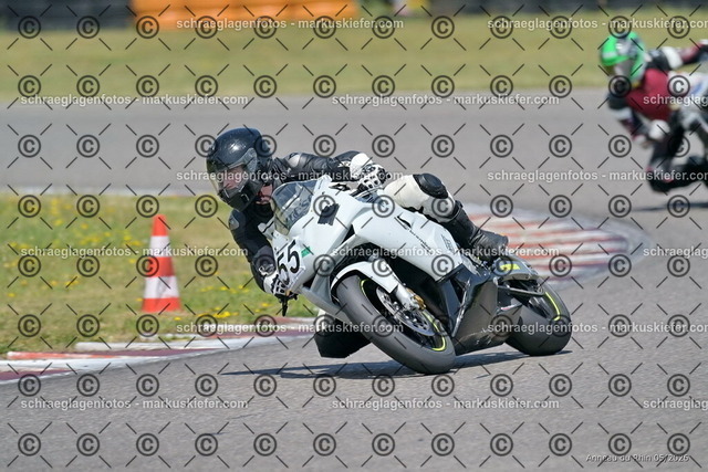 26BT02-1992 | markuskiefer.com - Realisiert mit Pictrs.com