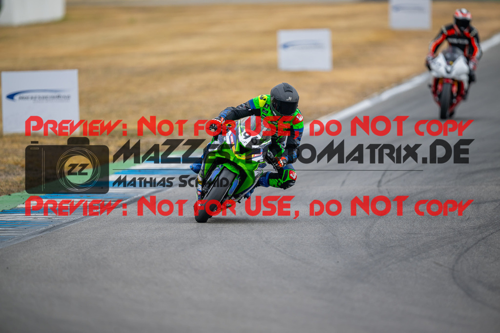 MaZZes-Fotomatrix-20260809-585833 | R1