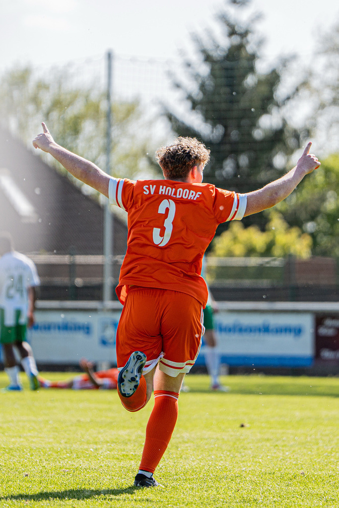 Fußball I Herren I Saison 2025-2026 I Bezirksliga Weser-Ems 4 I 29. Spieltag I TuS Lutten - SV Holdorf I 12269 | jns.sportfotos - Realisiert mit Pictrs.com