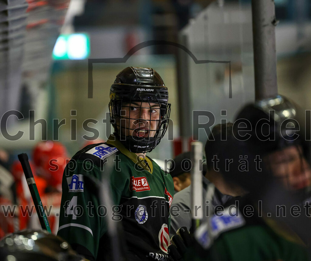 2022-12-02_051_TSV_Erding_gegen_EV_Pegnitz | Erding, Deutschland, 02.12.2022:
Eishockey, Bayernliga 2022 / 2023, 17. Spieltag, TSV Erding gegen EV Pegnitz, Endergebnis: 9:3

Simon Franz (Erding Gladiators, #4)

Foto: Christian Riedel / fotografie-riedel.net
