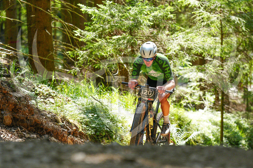 FC604223 | Fotogalerie der Treibjagd im Dunkelwald - Dein MTB Etappenrennen im Erzgebirge - Realisiert mit Pictrs.com