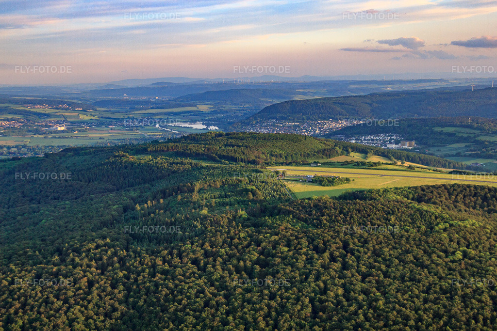 Luftbild: Flugplatz Höxter-Holzminden (EDVI) aus Norden im Ortsteil Albaxen in Höxter im Bundesland Nordrhein-Westfalen in Deutschland. Foto: IMG_65111.jpg vom 23.05.2014 durch Werner Riehm/FLY-FOTO.deWWW.FLUGPLATZ-HX.DE