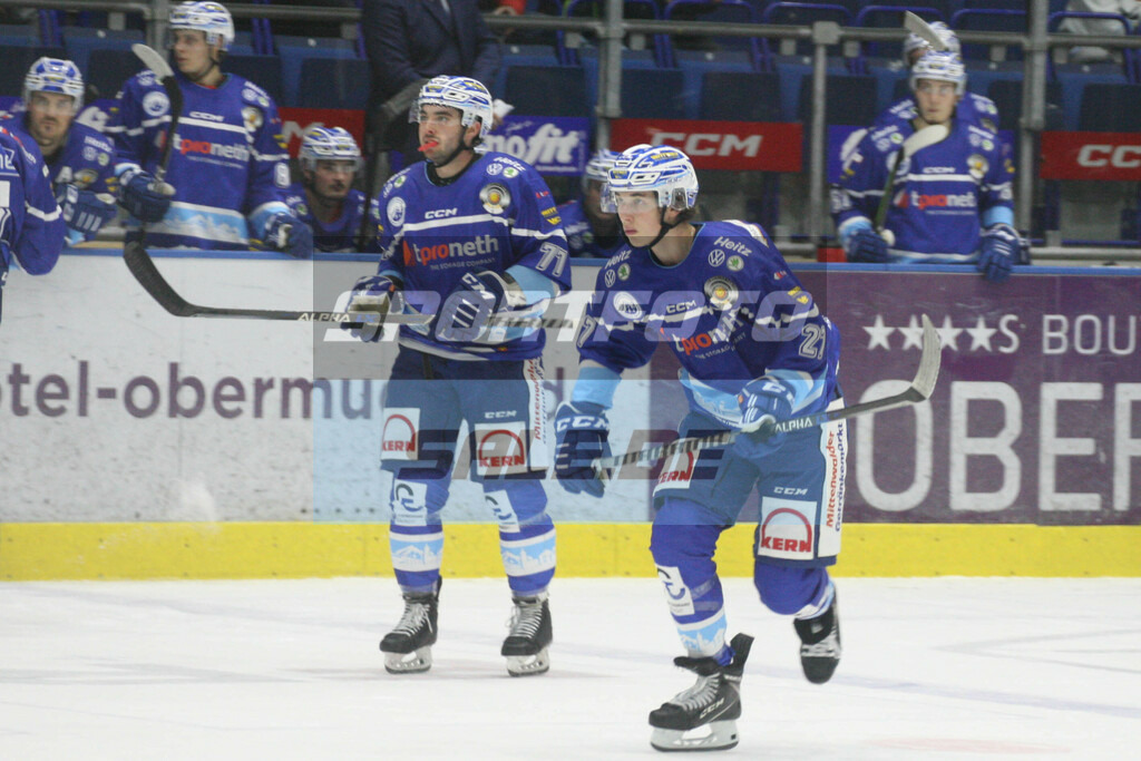 SC Riessersee - Höchstadt Alligators | Ryker Killins (links) udn Veit Oswald - Eishockey Oberliga Süd SC Riessersee - Höchstadt Alligators - © Sportfoto-Sale (MK) - Realisiert mit Pictrs.com