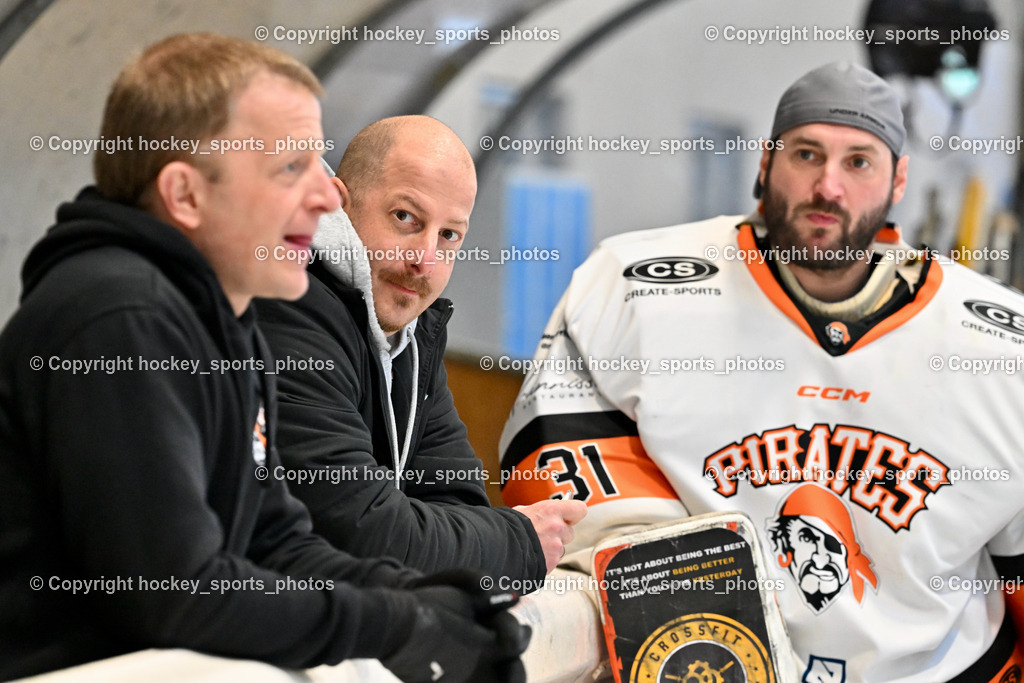 EC Hornets Spittal vs. USC Piraten Velden 18.2.2024 | Assistentcoach USC Velden Johannes Auer, Headcoach USC Velden Sivec Alexander, #31 Schmarl Markus, EC Hornets Spittal vs. USC Piraten Velden 18.2.2024, EC Hornets Spittal vs. USC Piraten Velden 18.2.2024 am 18.02.2024 in Spittal an der Drau (Eissportzentrum Spittal), Austria, (Photo by Bernd Stefan)