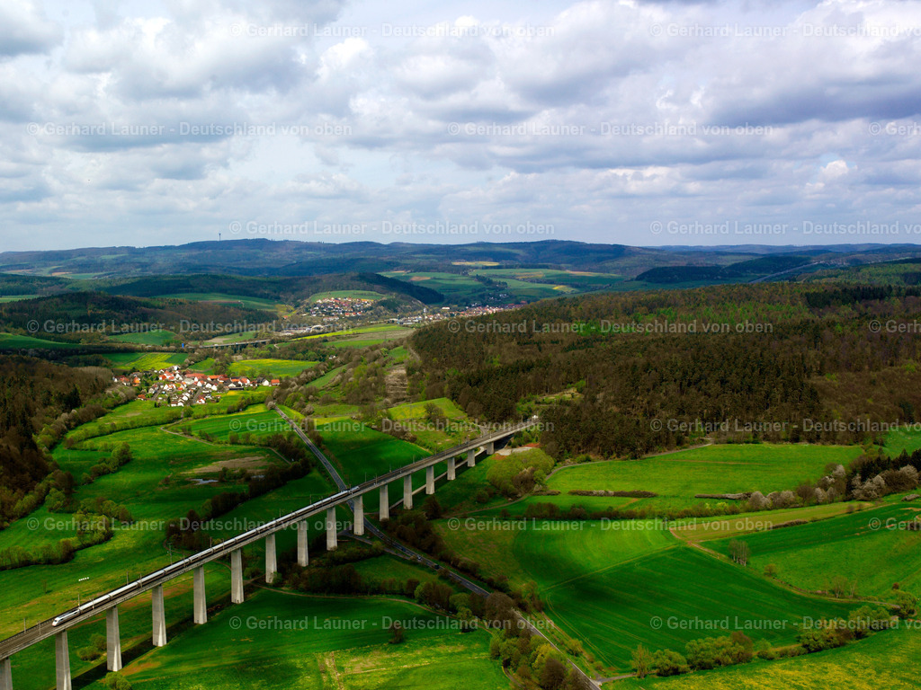 2524091 | ICE  auf der Trasse bei Niederaula mit Blick zum Knüllgebirge