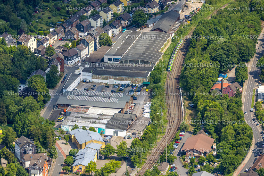 Velbert250600775Langenberg | Luftbild, Gewerbegebiet Vosskuhlstraße, Langenberg, Bahngleise und S-Bahn, Velbert, Ruhrgebiet, Nordrhein-Westfalen, Deutschland