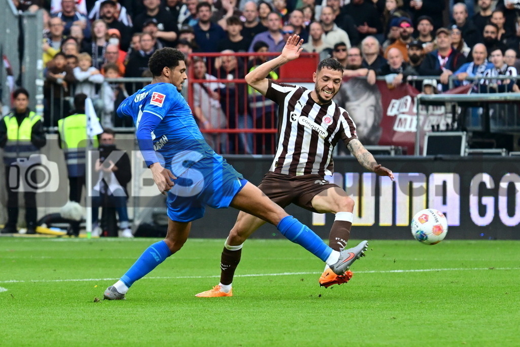 KBS Picture_FCStPauli-Bayer04Leverkusen_045 | v.l. Quansah Jarell (Bayer04Leverkusen) , Pereira Lage Mathias (St.Pauli) ,Sportplatz :  Millerntor Stadion, - Realisiert mit Pictrs.com