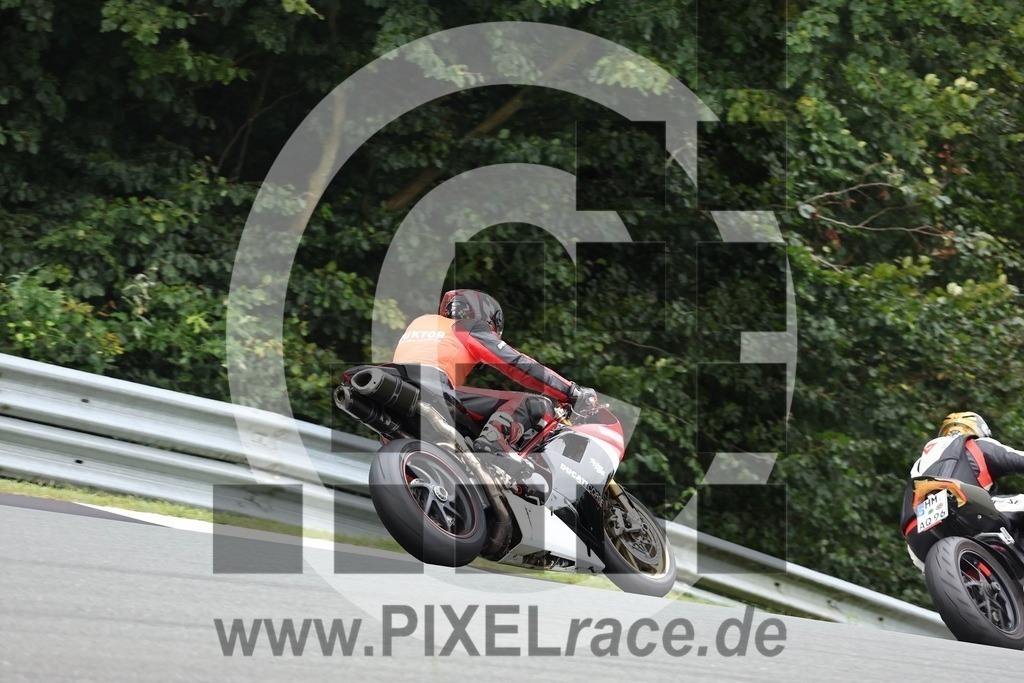 0802-20240916_10853 | Schöne Erinnerungen an spannende Momente - das festzuhalten ist unser Job. PIXELrace.de ist seit 2003 auf den Rennstrecken Europas unterwegs um die Action draußen beim Fahren und die wunderbare Stimmung imm Fahrerlager für euch einzufangen.