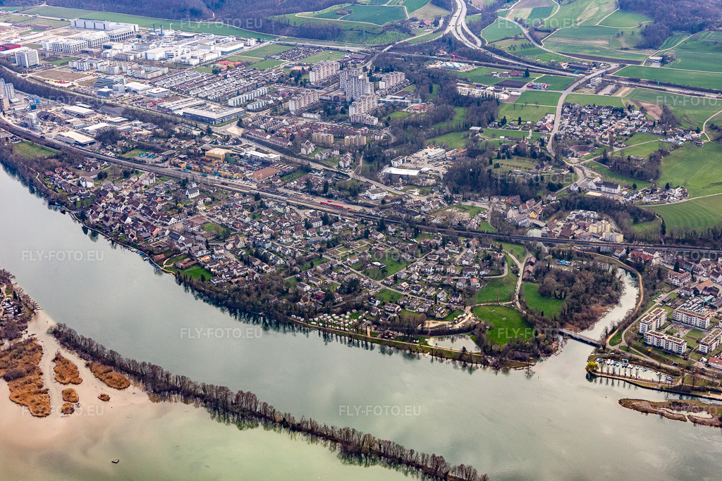 Vue aérienne: Vue de la ville à Kaiseraugst dans le département Argovie, Suisse. Photo: IMG_120233.jpg prise le 17/03/2020 par Werner Riehm/FLY-FOTO.eu – Résolution de l'original: 5472 x 3648 px