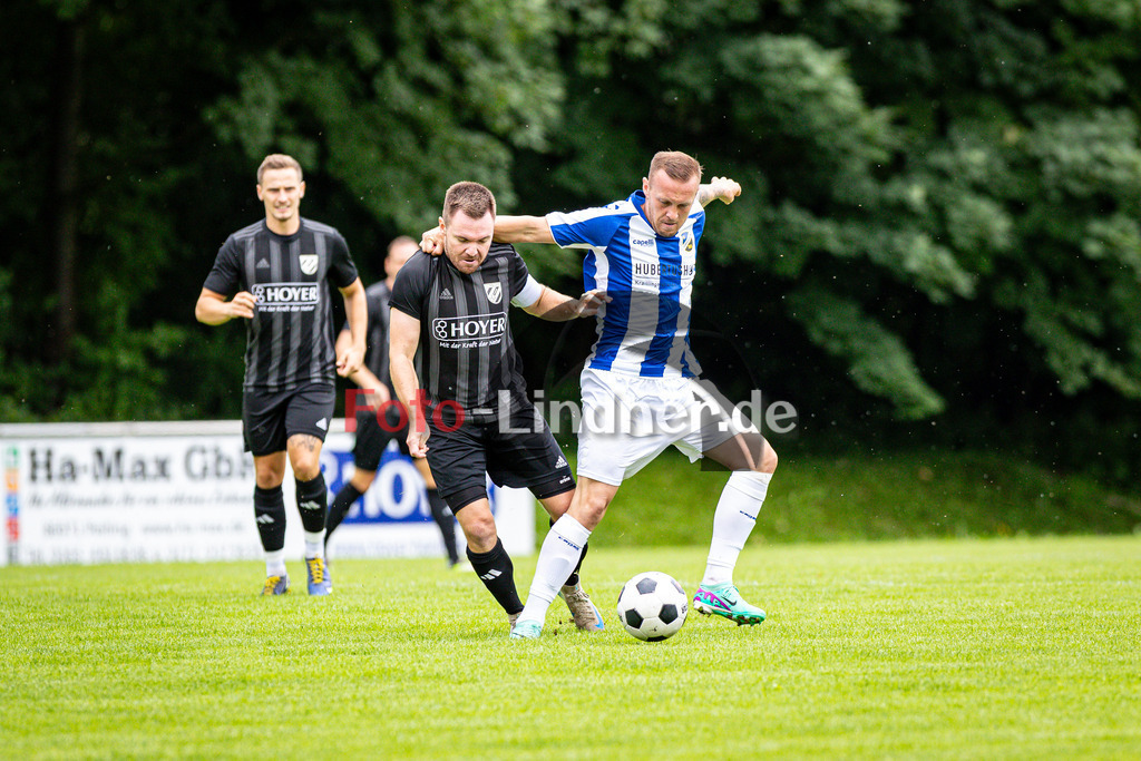 SV Polling gegen SV Planegg-Krailing | Fußball Herren Bezirksliga Oberbayern Süd 2025/26 1. Spieltag, SV Polling gegen SV Planegg-Krailing, 20250727,Zweikampf, 2025-07-27 in Polling (Sportplatz Polling), Maximilian BAUMGARTNER (SV Polling Kapitän 11), Aldin AHMETOVIC (SV Planegg-Krailing 19), Copyright: WolfgangxLindner www.foto-lindner.de