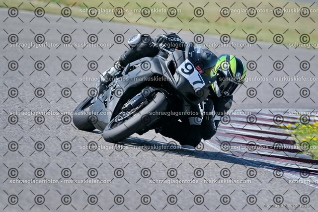 26BT02-0327 | markuskiefer.com - Realisiert mit Pictrs.com