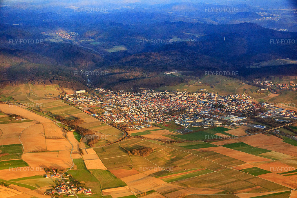 Luftbild: Stadtansicht im Winter aus Südosten in Bad Bergzabern im Bundesland Rheinland-Pfalz in Deutschland. Foto: IMG_076697.jpg vom 28.03.2015 durch Werner Riehm/FLY-FOTO.de