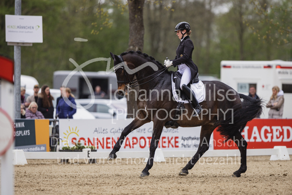 230429_Dressurfestival_S3St-244 | Deine schönsten Turniermomente als professionelle Fotos! Entdecke hochwertige Pferdesport-Fotografie im Online-Shop. Jetzt Fotos finden & bestellen!