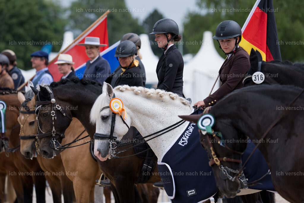 WE_sonntag_Stoib_Siegerehrung_PI2025_3309 | Pferd International München 2025
