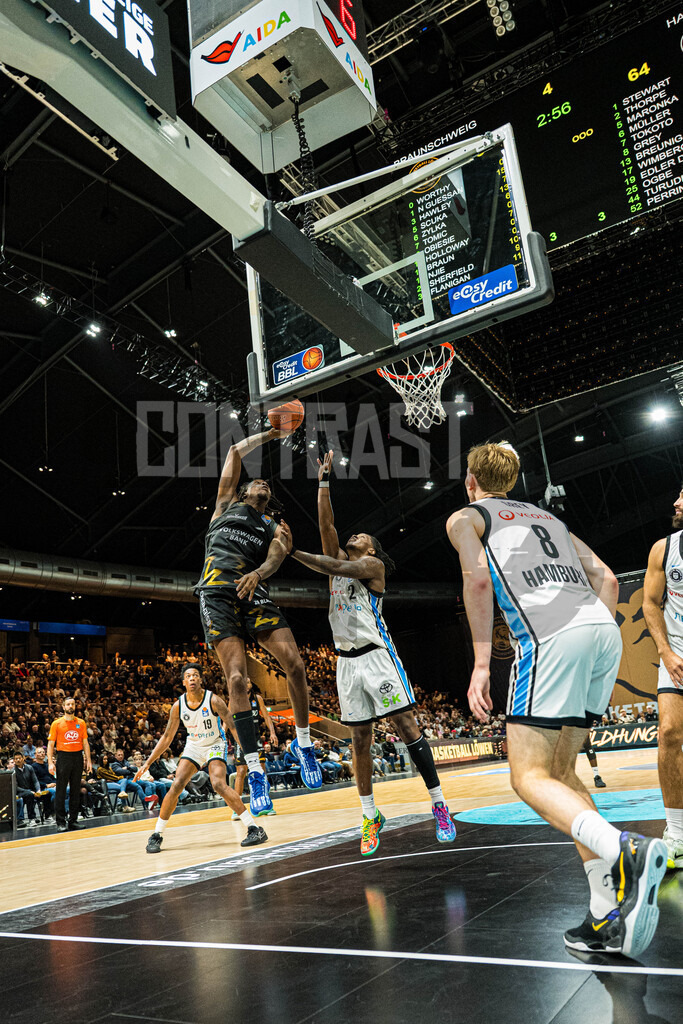 Basketball I Herren I Bundesliga I Saison 2025/2026 I 7. Spieltag I Basketball Löwen Braunschweig - Veolia Towers Hamburg | CONTRAST ZERØ MEDIA - Realisiert mit Pictrs.com