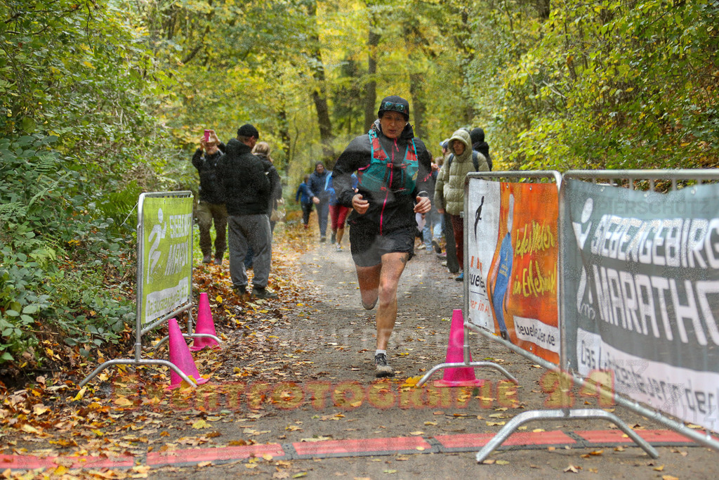 251026_1335_EX1_3713 | Sportfotografie im Rhein-Sieg Kreis, Köln, Bonn, NRW, Rheinland Pfalz, Hessen, etc. Unser Tätigkeitsfeld umfasst den Laufsport vom Volkslauf über den Marathon, Duathlon, Triathon bis zum Ultralauf wie Kölnpfad Ultra oder Schindertrail.