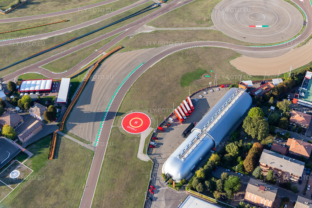 Vue aérienne: Circuit de Formule 1 de Ferrari, Pista di Fiorano, Circuito di Fiorano à Fiorano Modenese dans le département Modena, Italie – .Photo: IMG_134605.jpg prise le 19/09/2022 par Werner Riehm/FLY-FOTO.eu – Résolution de l'original: 5472 x 3648 px – WWW.FERRARI.COM
