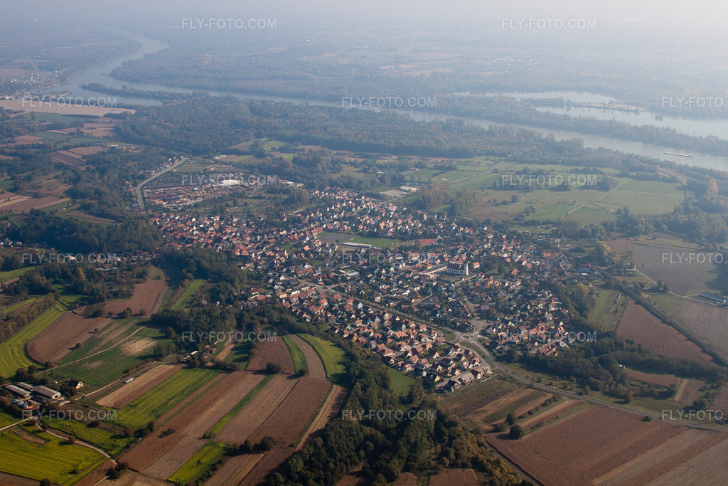 Aerial view: View of the town in Mothern in the state Bas-Rhin, France.Photo: IMG_45902.jpg taken on 10/16/2011 by Werner Riehm/FLY-FOTO.comResolution of the original: 4752 x 3168 px